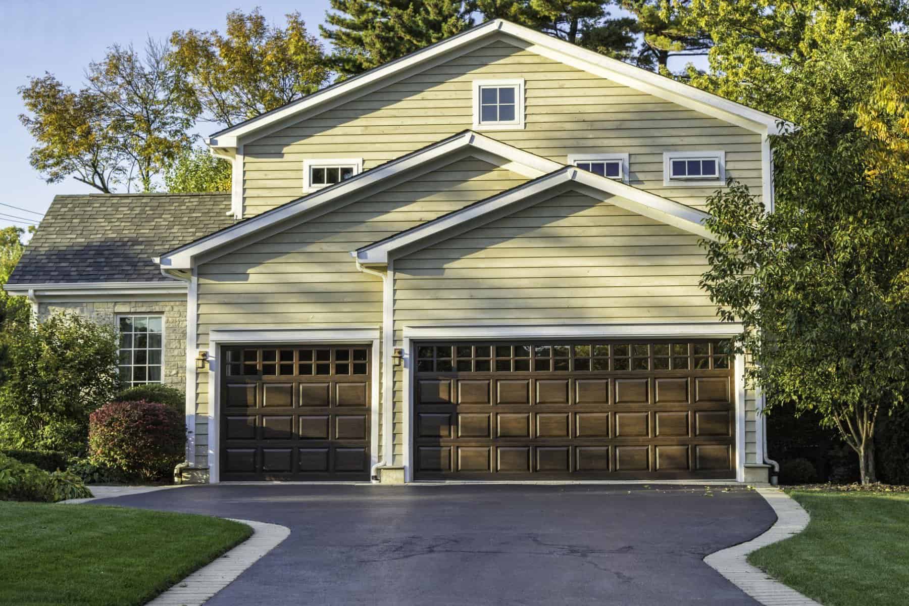 The homeowners knew they don't need to replace existing asphalt with new ones to make the driveway look fresh. All it took was our contractors resurfacing their asphalt driveway.